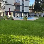 Bostanci Luxury 2 Bedroom With Pool 伊斯坦布尔